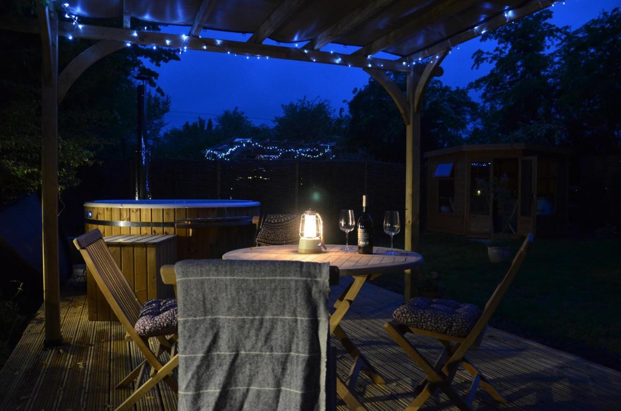 Stamford Meadows Glamping With Private Hot Tubs 호텔 외부 사진