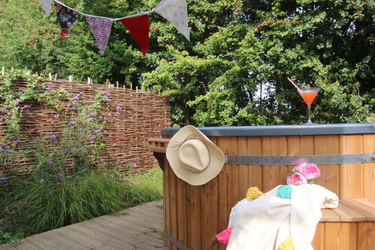 Stamford Meadows Glamping With Private Hot Tubs 호텔 외부 사진